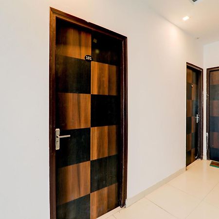 Super Collection O Kiara Guest House ラクナウ エクステリア 写真