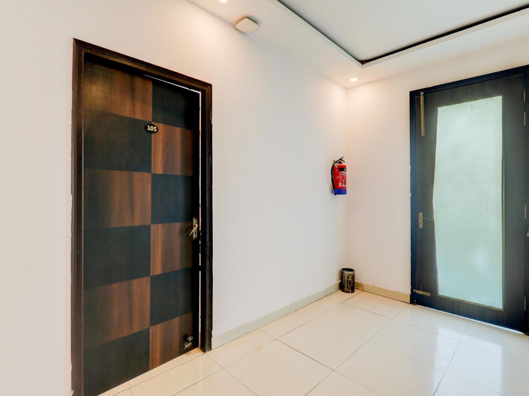 Super Collection O Kiara Guest House ラクナウ エクステリア 写真