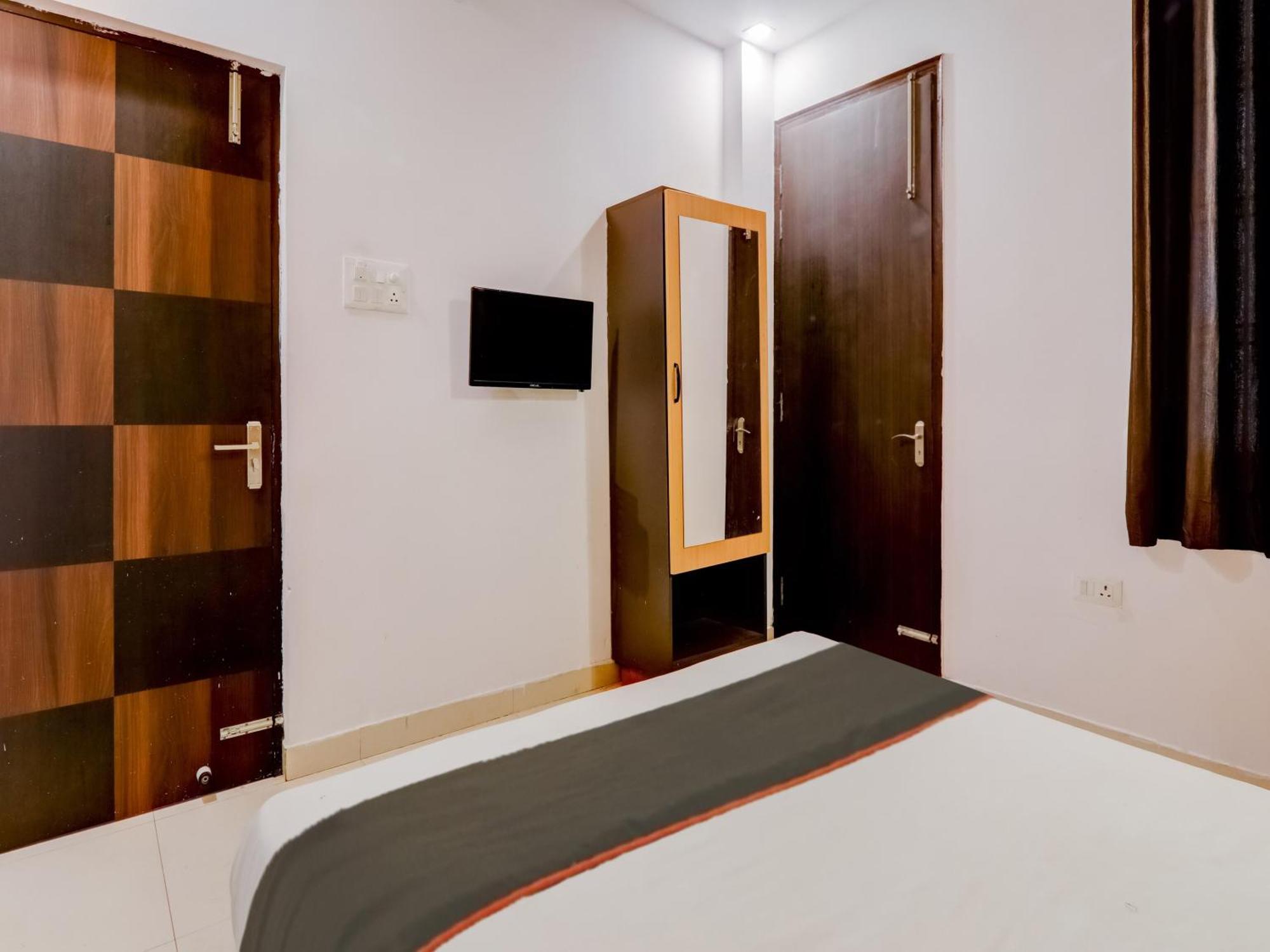 Super Collection O Kiara Guest House ラクナウ エクステリア 写真